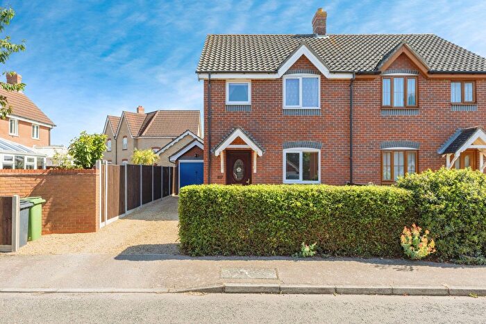 3 Bedroom Semi-Detached House For Sale In Bramble Way, Wymondham, Norfolk, NR18