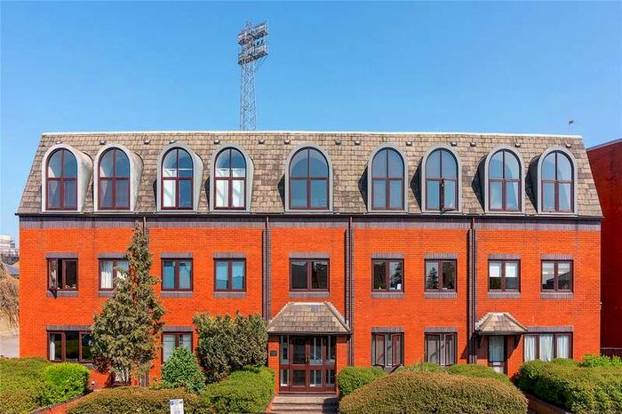 1 Bedroom Flat To Rent In Brook Road South, Brentford, TW8