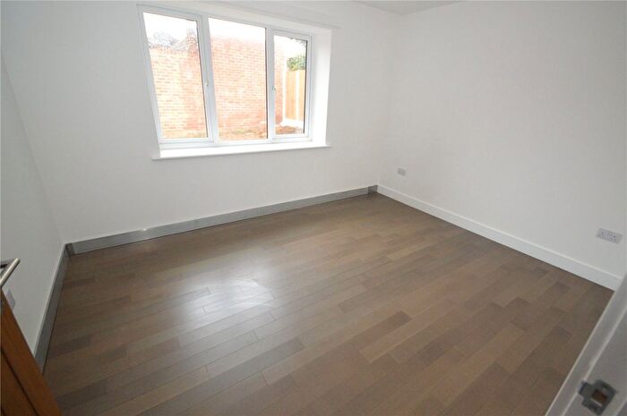 2 Bedroom Bungalow For Sale In Finsbury Road, Luton, Bedfordshire, LU4