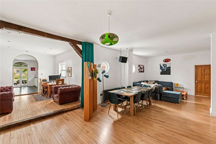 3 Bedroom Detached House To Rent In Barbauld Road, London, N16