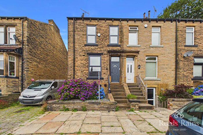 3 Bedroom End Of Terrace House For Sale In Abbey Walk, Halifax, West Yorkshire, HX3