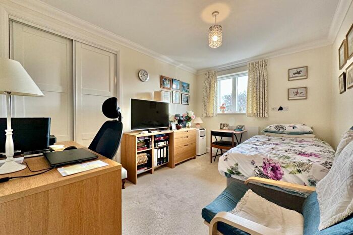 2 Bedroom Apartment For Sale In Yorktown Road, College Town, Sandhurst, GU47