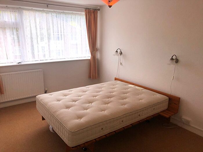 2 Bedroom Maisonette To Rent In Vernon Crescent, East Barnet, EN4
