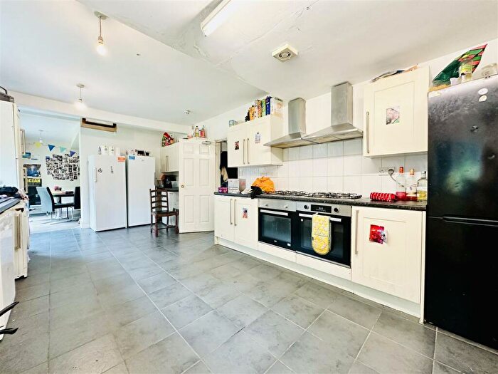 10 Bedroom House To Rent In Rolleston Drive, Nottingham, NG7