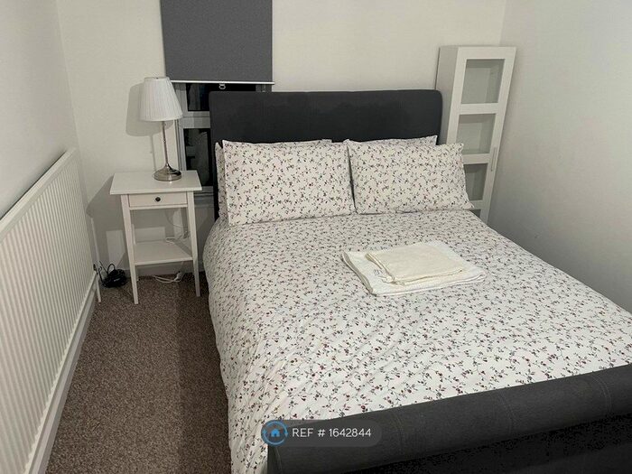 4 Bedroom Semi-Detached House To Rent In Wisley Avenue, Milton Keynes, MK13