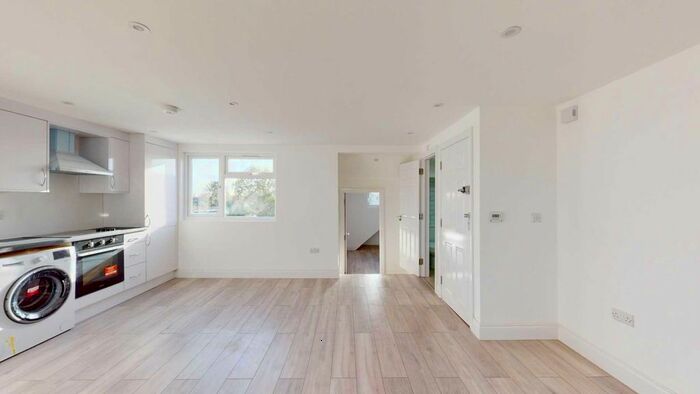 1 Bedroom Flat To Rent In Bathurst Walk, Iver, SL0