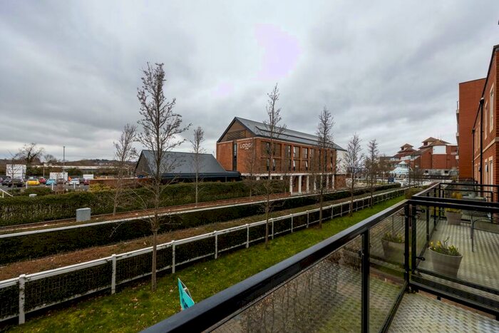 4 Bedroom Terraced House To Rent In Racecourse Road, Newbury, RG14