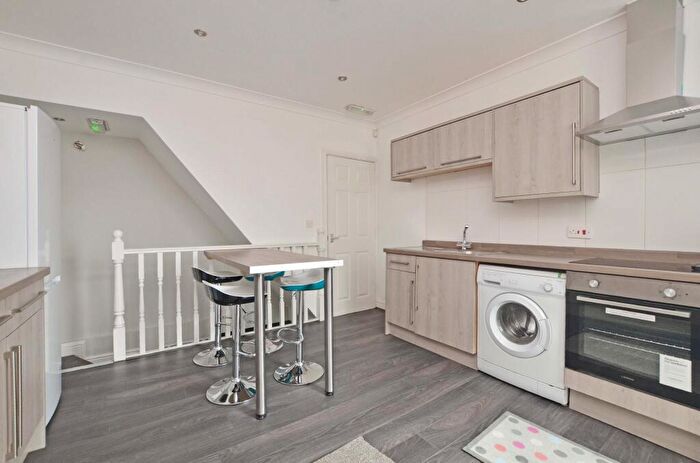 6 Bedroom House To Rent In Cemetery Avenue, Sheffield, S11