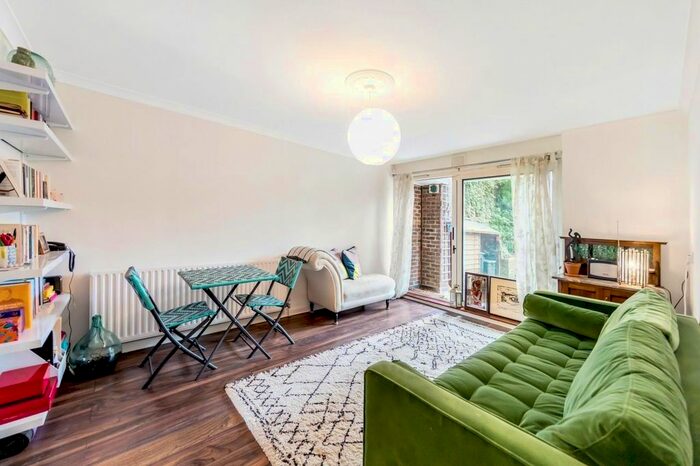 1 Bedroom Flat To Rent In Boscombe Gardens, London, SW16