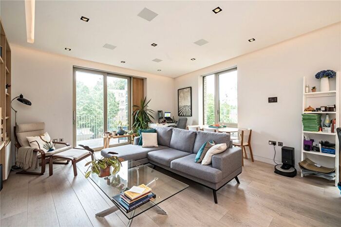 2 Bedroom Flat To Rent In Chatsworth House, Duchess Walk, London, SE1