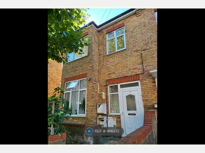 2 Bedroom Flat To Rent In Knightland Road, London, E5