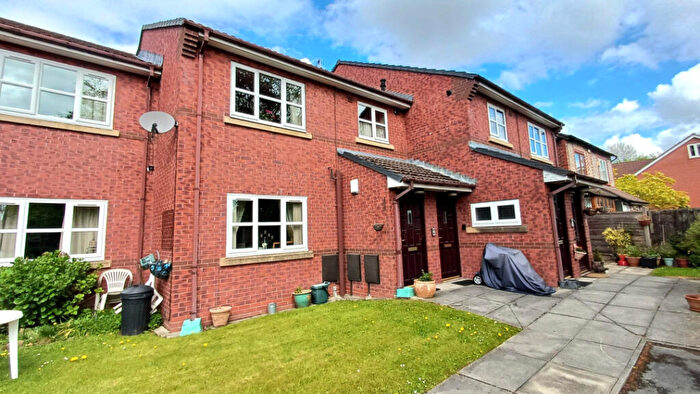 2 Bedroom Flat For Sale In Ash Close, Stockport, SK2