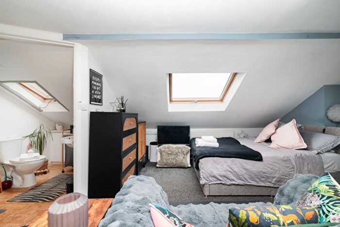 1 Bedroom Flat To Rent In Killyon Terrace, London, SW8