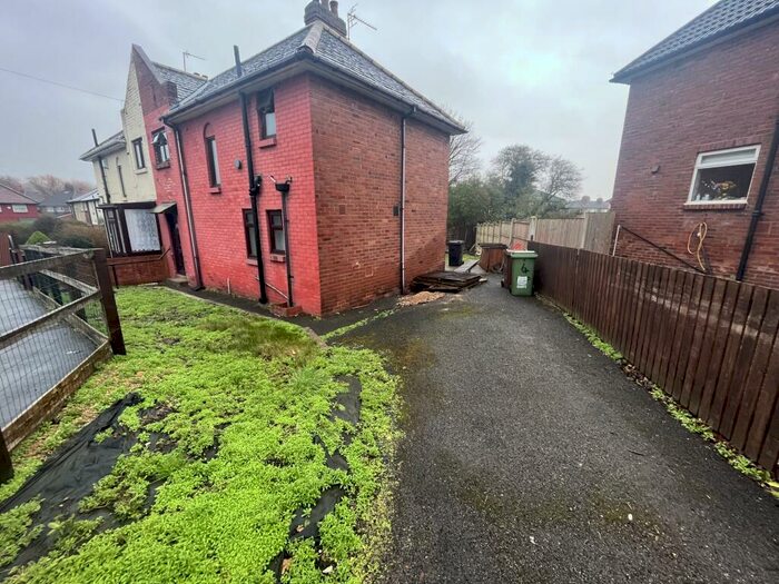 3 Bedroom Semi-Detached House To Rent In Wykebeck Place, Leeds, LS9