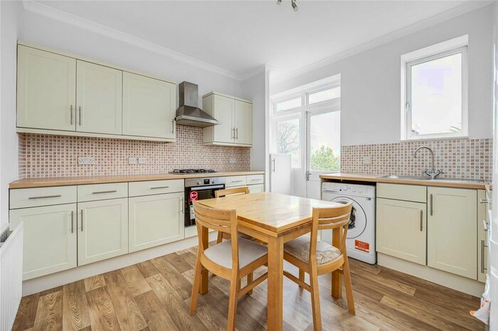 3 Bedroom Flat To Rent In Cavendish Gardens, Trouville Road, London, SW4