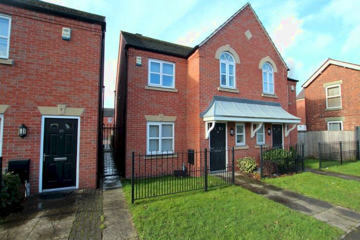 3 Bedroom Semi-Detached House To Rent In Horninglow Road, Burton-On-Trent, DE14