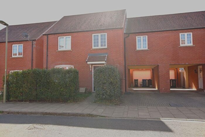 4 Bedroom Semi-Detached House To Rent In Epsom Way, Bicester, OX26