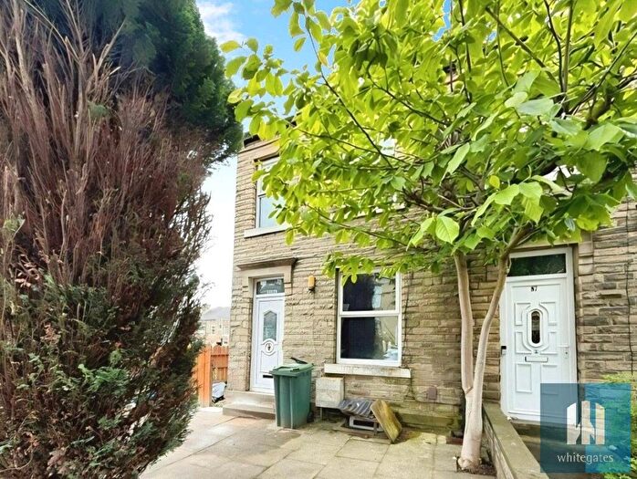 3 Bedroom End Of Terrace House To Rent In Blackhouse Road, Fartown, Huddersfield, HD2