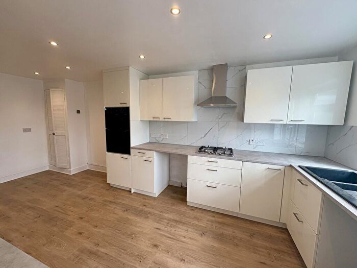 5 Bedroom House To Rent In Exford Road, SE12