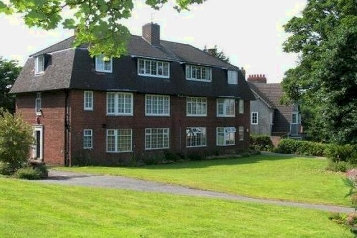 2 Bedroom Flat To Rent In Victoria Gardens, Prenton, CH43