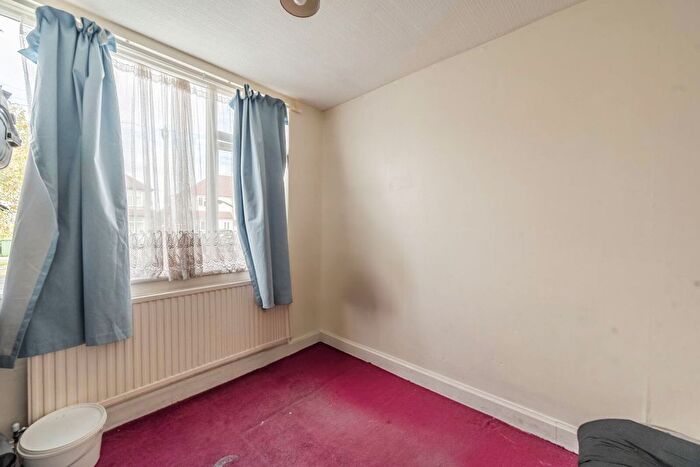 2 Bedroom Maisonette To Rent In Roxeth Green Avenue, Harrow, HA2