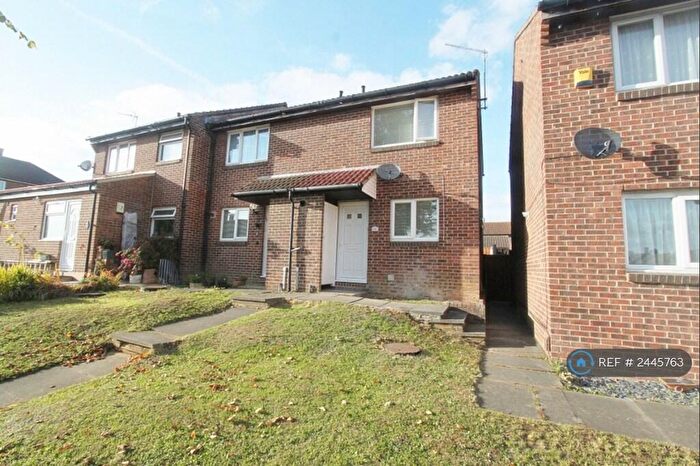2 Bedroom End Of Terrace House To Rent In Hailsham Road, Romford, RM3