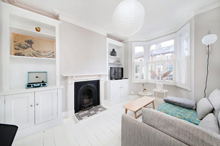 3 Bedroom Property To Rent In Hardy Road, Wandsworth Common, SW19