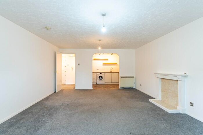 1 Bedroom Flat To Rent In Darwin Court, Gravel Walk, Rochester, Kent, ME1