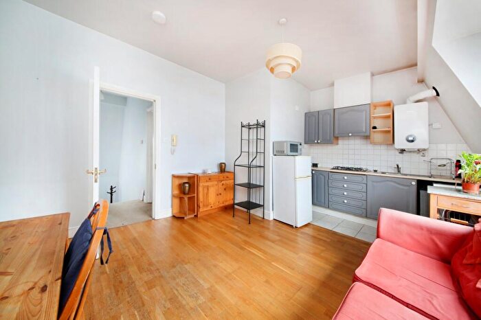 1 Bedroom Flat To Rent In Upper Richmond Road West, East Sheen, SW14