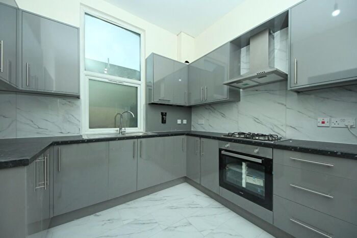 4 Bedroom Flat To Rent In Churchfield Road, London, W3