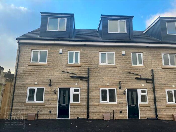 3 Bedroom Town House To Rent In Jubilee Street North, Holmfield, Halifax, HX3