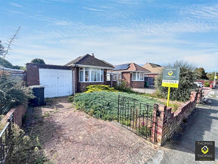 3 Bedroom Semi Detached Bungalow For Sale In Hillview Drive, Hucclecote, GL3