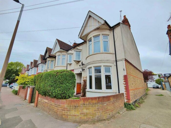 1 Bedroom Flat To Rent In Elm Road, Leigh On Sea, SS9