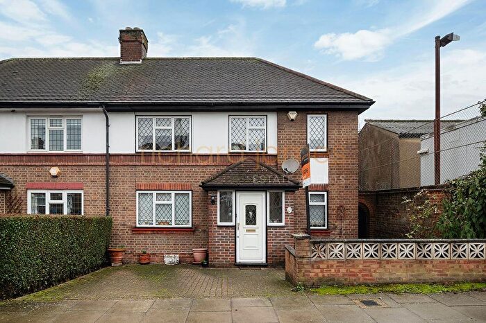 2 Bedroom Property For Sale In Hartley Close, Mill Hill, NW7