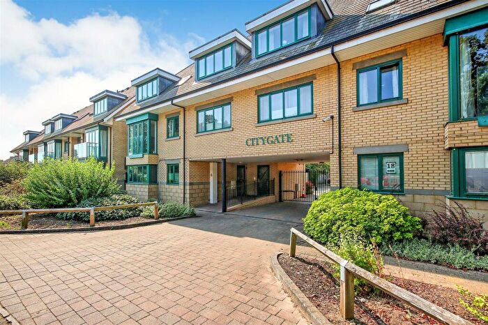 2 Bedroom Flat To Rent In Woodhead Drive, Cambridge, CB4