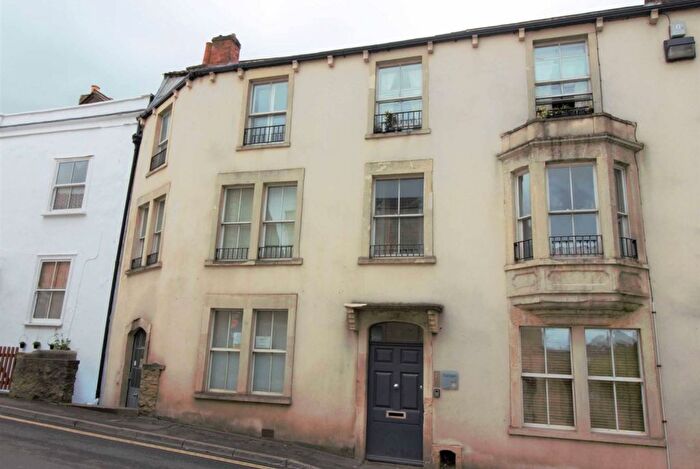 2 Bedroom Flat For Sale In North Parade, Frome, BA11