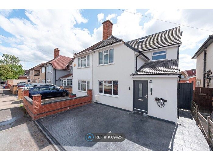 5 Bedroom Semi Detached House To Rent In St Heliers Avenue, Hounslow, TW3