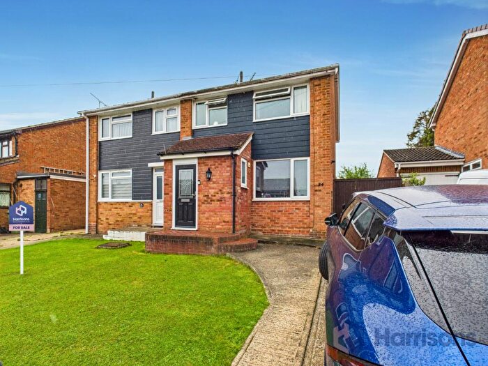 3 Bedroom Semi-Detached House For Sale In Bradfield Avenue, Teynham, Sittingbourne, Kent, ME9