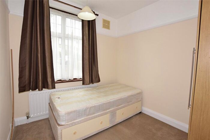 2 Bedroom Apartment To Rent In Ash Tree Dell, Kingsbury, London, NW9