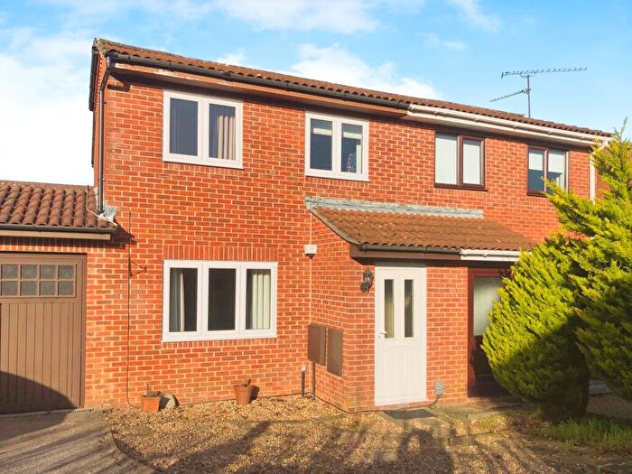 3 Bedroom House To Rent In Mathias Walk -, RG22