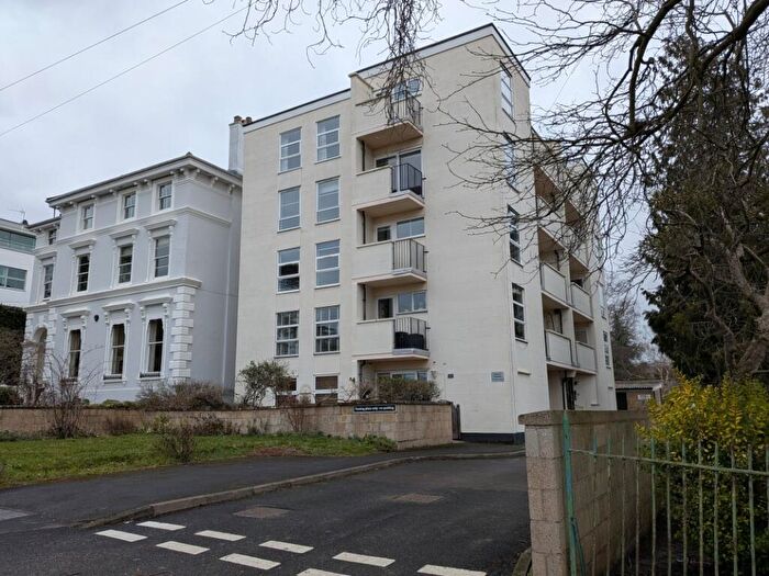 2 Bedroom Flat For Sale In St Arvans Court, Evesham Road, Cheltenham, GL52