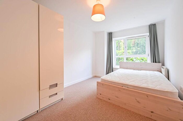 2 Bedroom Flat For Sale In Westferry Road, Isle Of Dogs, London, E14