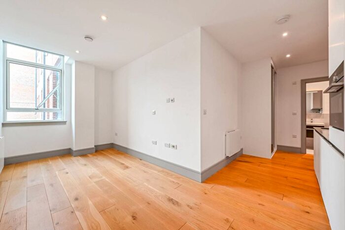 Studio To Rent In Zenith House, Wood Green, London, N15
