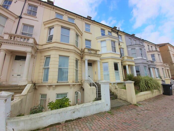 2 Bedroom Flat To Rent In Upperton Gardens, Eastbourne, BN21