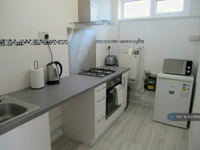 2 Bedroom Flat To Rent In Mitre Court, Fareham, PO14