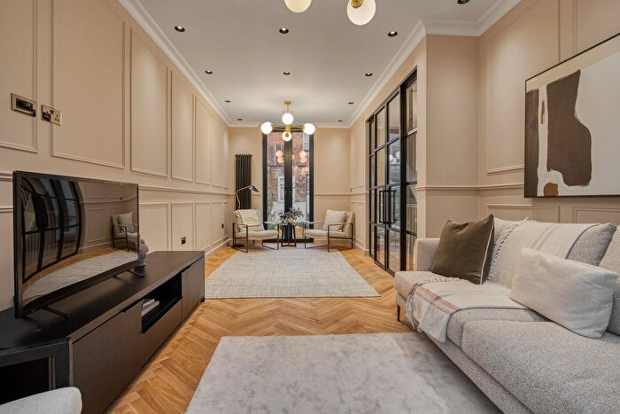 3 Bedroom Terraced House For Sale In Windermere Road, London, N19