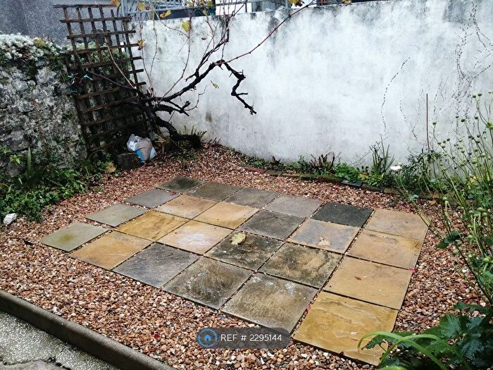2 Bedroom End Of Terrace House To Rent In William St, Swansea, SA3