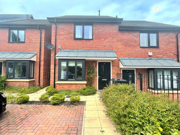 2 Bedroom House To Rent In Green Lane, Kings Norton, B38