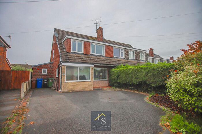 3 Bedroom Semi-Detached House For Sale In Lyndhurst Avenue, Hazel Grove, SK7
