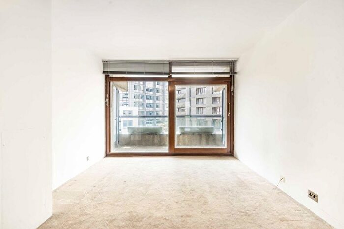 1 Bedroom Flat For Sale In Barbican, Ben Jonson House, EC2Y